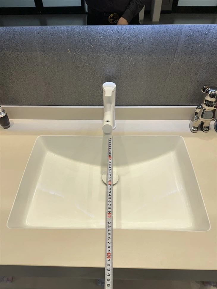 Bathroom Slate Cabinet With No Blind Spots